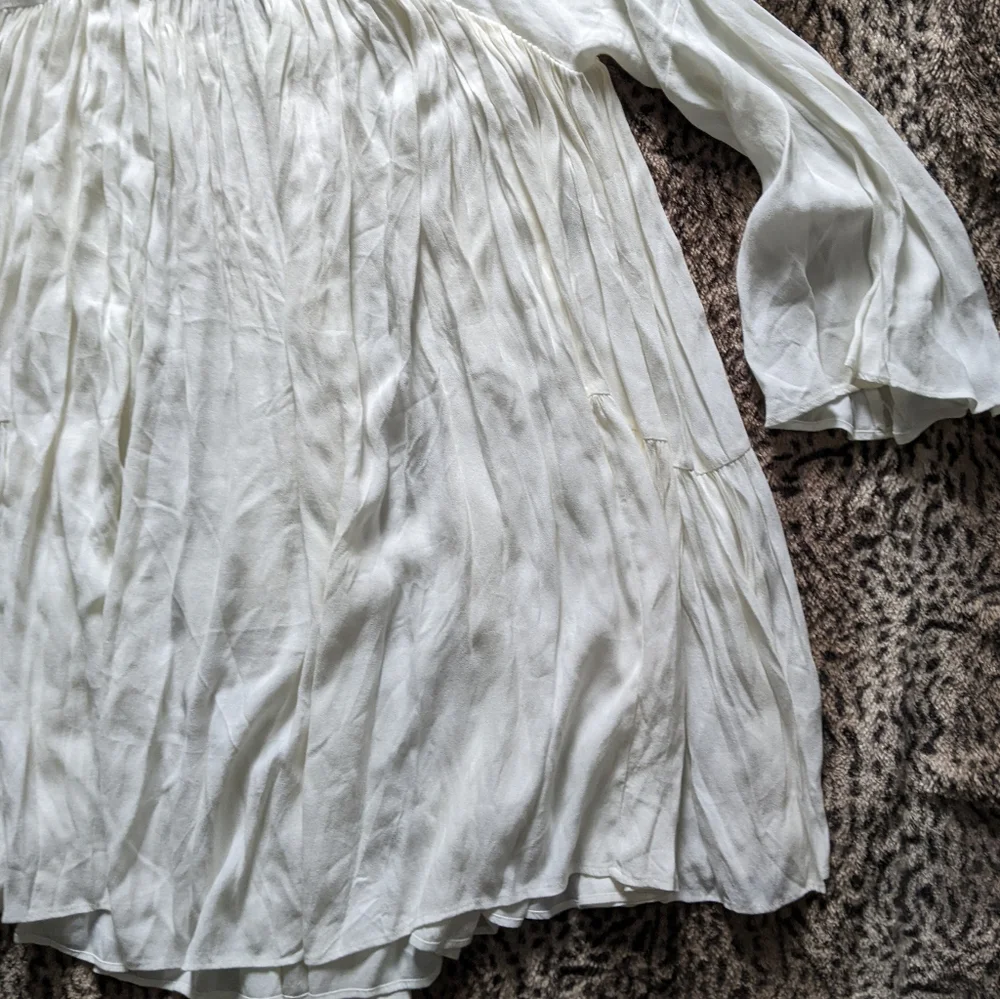 70s inspired bell sleeve dress - Picture 6 of 6